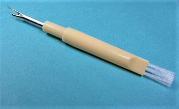 Seam Ripper with Lint Brush